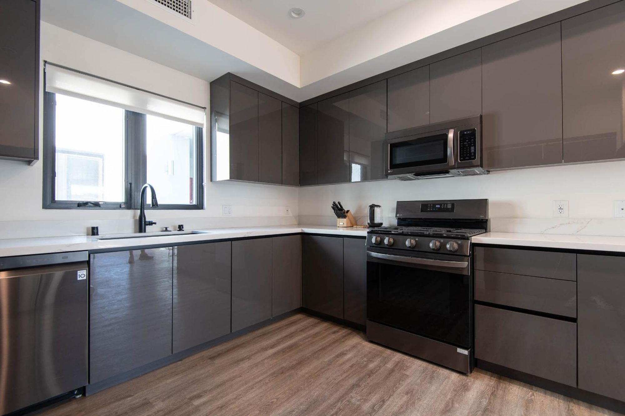 Regency Modern Apartments Glendale Esterno foto